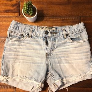 Throwback denim shorts 🤗